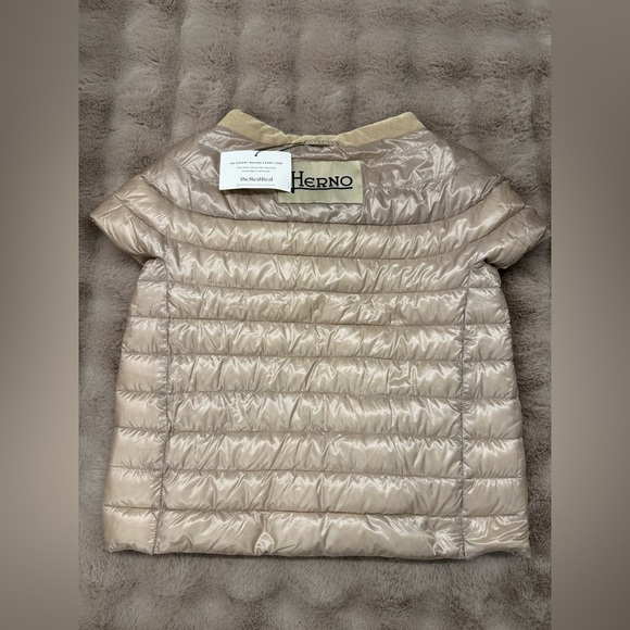 HERNO Gold-tone lurex short sleeve puffer jacket 42 - Picture 11 of 17